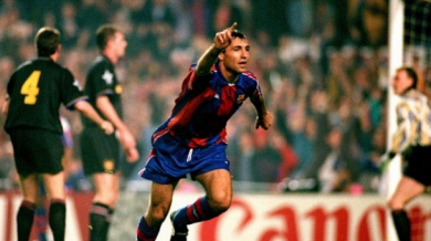 Стоичков печели Суперкупата на Европа с Барса през 1993 г.