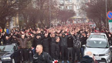Феновете на ЦСКА с шествие преди Вечното дерби