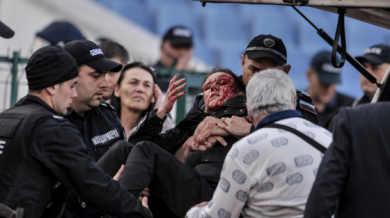 Полицайката, която едва не ослепя от бомбичка на мача ЦСКА - Левски, проговори след инцидента