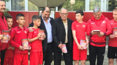 Мил жест към децата в ЦСКА, популярен журналист ги зарадва (СНИМКИ)