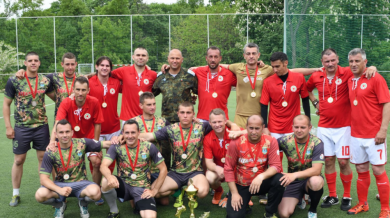 Звездният отбор от ветерани спечели турнира на "Армията"