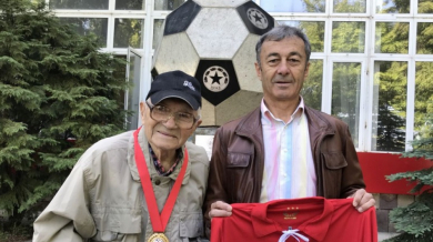 ЦСКА награди 97-годишен - най-възрастния ветеран (СНИМКИ)