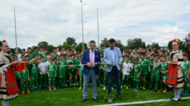 Борислав Михайлов откри ново футболно игрище от последно поколение в Пазарджик