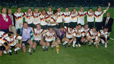 ФРГ грабва Световната купа месеци преди обединението с ГДР