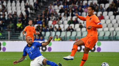 Холандия се спаси в края срещу 10 от Италия (ВИДЕО)