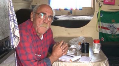Герой! 70-годишен фен направи невъзможното, за да гледа Световното (ВИДЕО) 