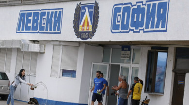 Левски проведе първа тренировка, 26 футболисти започнаха със "сините" (СНИМКИ)