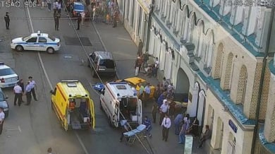 Вижте как бакшишът джигит помете пешеходци в Москва (ВИДЕО)