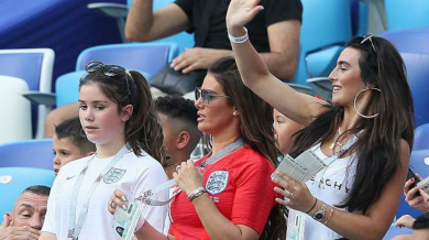 В Англия горди от... футболните си съпруги на Световното