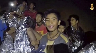 Много тъжна новина за спасените футболисти в тайландската пещера! Направиха им подарък, но... 