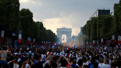 Безредици в Париж след големия триумф