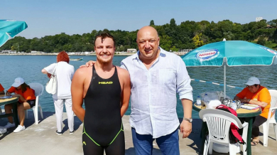 Кралев участва в награждаването на победителите от плувния маратон