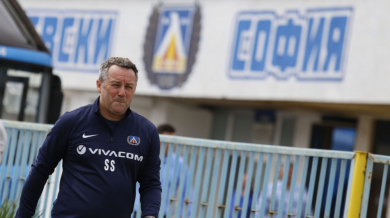 Стоянович посочи на кои постове иска нови играчи за Левски