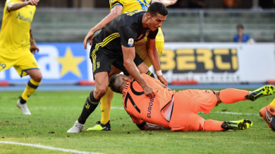 Роналдо нокаутира съперник при дебюта си в Италия (ВИДЕО)
