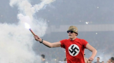 Нацистки скандал на футболен мач (СНИМКА)