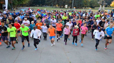 Рекордьори в бягането загряха на 5kmrun за маратона на София (СНИМКИ)