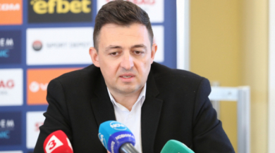 Шеф в Левски окуражи отбора след загубата в Разград