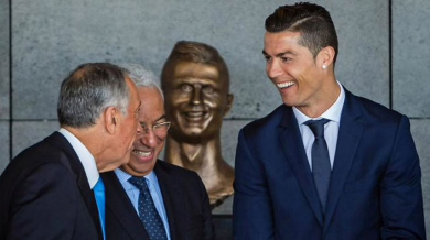 Помните ли смехотворната статуя на Роналдо? Eто кой футболист има по-грозна! (СНИМКИ)