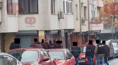 Извънредно: Фен клуб на Левски в Бургас превърнат в наркодепо, гъмжи от тежковъоръжени (СНИМКИ)