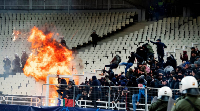 Наказват гръцкия шампион за атаката срещу фенове на Аякс