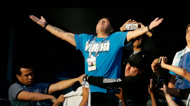 Ад за Диего Марадона след загуба, налита на бой (ВИДЕО) 