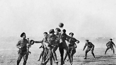 Футболният мач, който спря войната на Коледа
