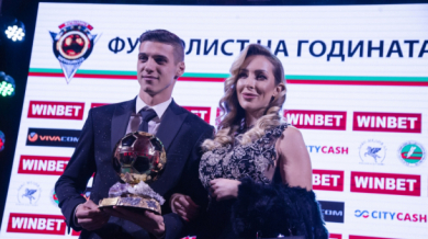 Футболист №1 издаде пред Слави Трифонов дали ще се жени за милионерска щерка и сложи ръката си върху голото му... (СНИМКА) 