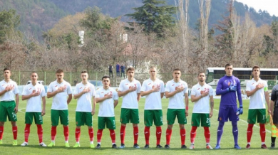 Победа за България след спасена дузпа от Вуцов