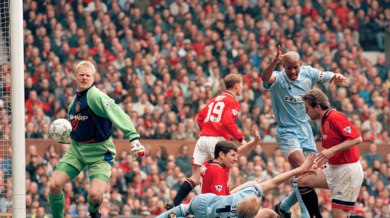 Преди 23 години кариерата му приключи в мач срещу Юнайтед, днес кракът му изглежда... (УЖАСНА СНИМКА 18+)