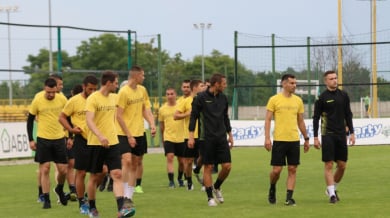 Ботев (Пловдив) стартира с двама нови, треньорът го няма (СНИМКИ)