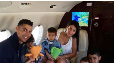 Роналдо качи Джорджина и децата си на самолет и...