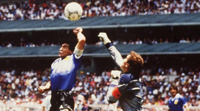 33 години от Божията ръка на Диего Марадона