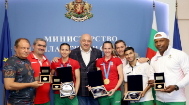 Кралев награди медалистите от Минск (СНИМКИ) 