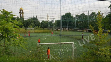 Страшна трагедия с младеж на футболно игрище в Хасково! (СНИМКИ)