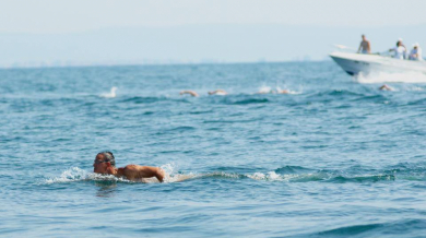 Наш плувец постави рекорд в Бургаския залив, разказа как делфини го уплашили (ВИДЕO)