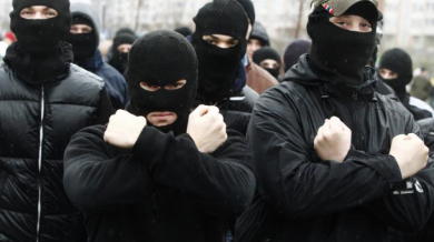 Това ли е вторият „Бесо“! Футболни хулигани потрошиха заведение в Пловдив ВИДЕО