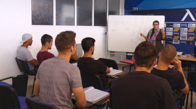 Учителка изнесе урок по български на чужденците в Левски ВИДЕО