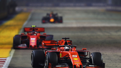 Двоен триумф за Ферари след зрелище под прожекторите в Сингапур