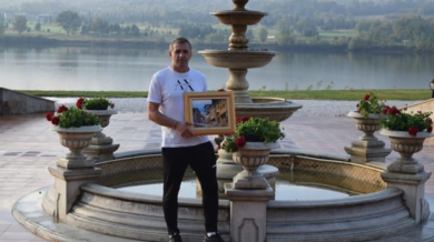 Футболистите на Локо зарадваха Акрапович с подарък ВИДЕО