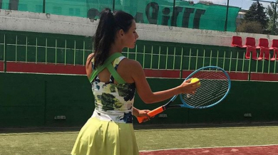 Тенис хубавици бият наред на двойки СНИМКИ
