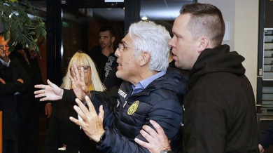 Нечуван скандал! Фенове изгониха собственика на клуба от стадиона ВИДЕО