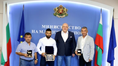 Красен Кралев награди бронзовия медалист Андреев