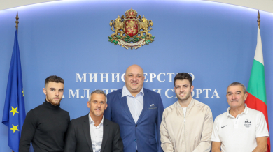 Министър Кралев се срещна с националите по спортна гимнастика 