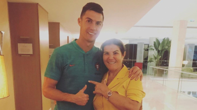 Майката на Роналдо проплака: Футболната мафия му пречи