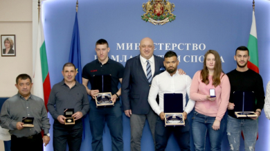 Красен Кралев награди българските щангисти 