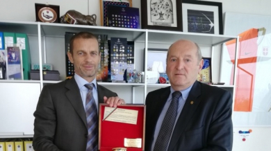 Касабов при президента на УЕФА, Чеферин прати поздрави на Михайлов