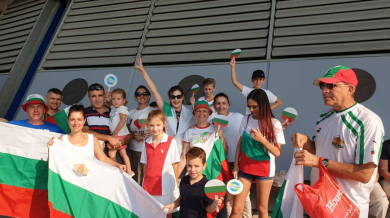 Българска агитка подкрепя тенисистите ни в Австралия