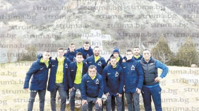 Футболистите на Левски заредиха батериите на уникално за България място СНИМКИ