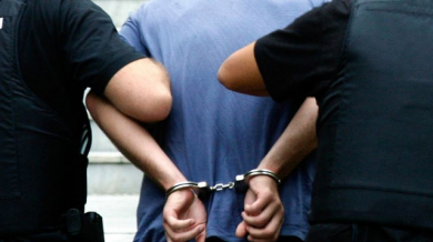 Арестуваха футболисти за въоръжен обир
