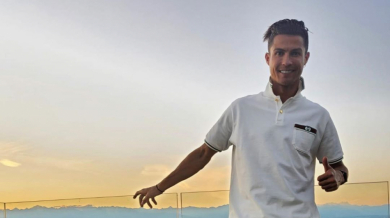 Милиардерът Роналдо стана за смях заради тузарско облекло СНИМКИ